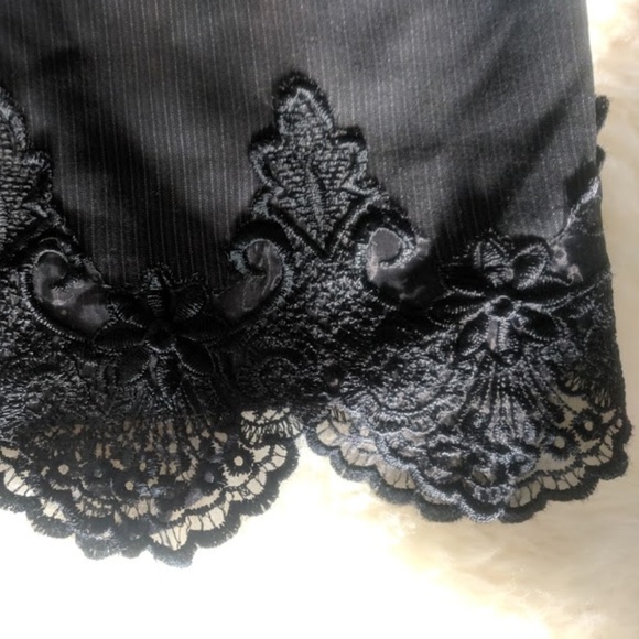 Arden B. Pinstripe & Lace Pencil Skirt- Size 4 - Picture 6 of 6